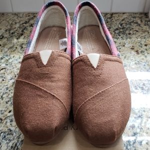Toms. Women's size 9